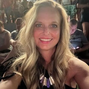 Meet your Posher, Joanie